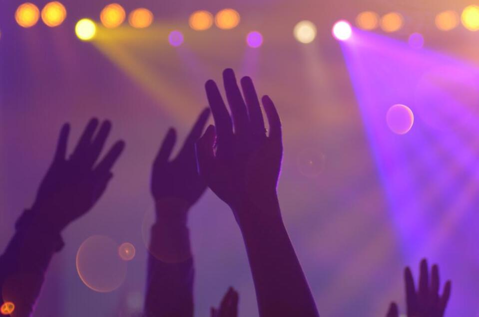 Partystimmung als Symbolbild | © Mark Angelo v. Pexels