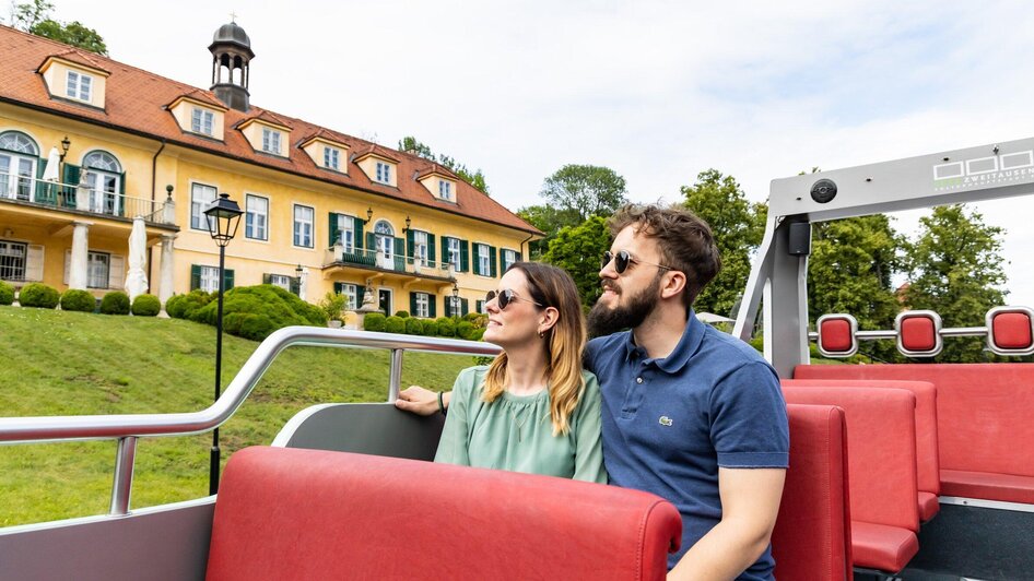 Auf zum Genuss im Cabrio Bus - St. Veiter Schlössl | © Graz Tourismus - Werner Krug