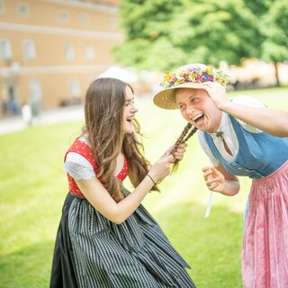 Mädchen in Dirndlkleider im Stift Vorau_Oststeierm | © ©Mario Gimpel