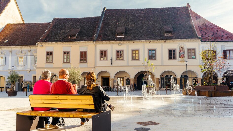 Hauptplatz mit Sprinbrunnen | © Zehnerhaus Bad Radkersburg