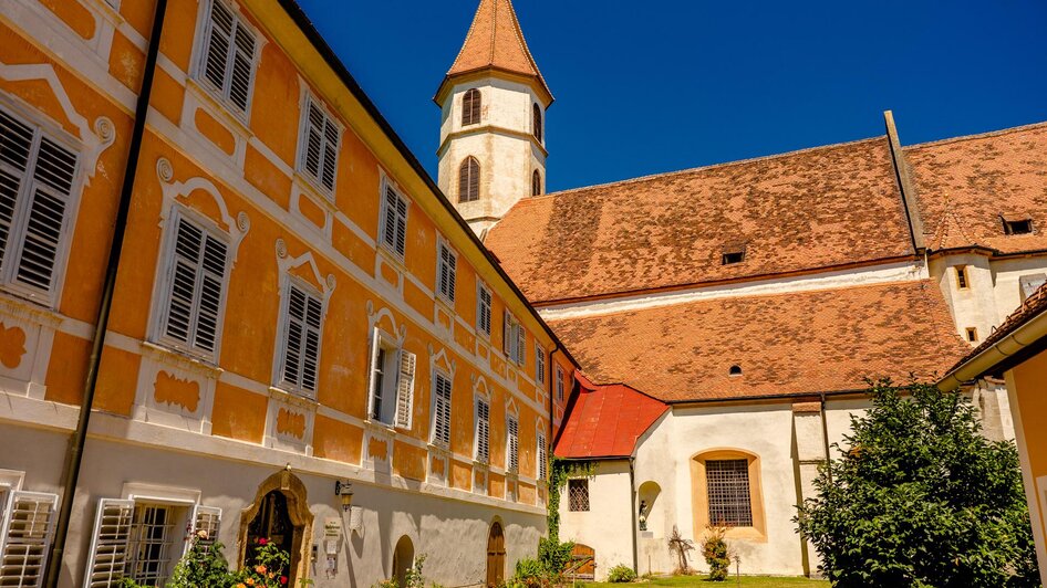 Stadtpfarrkirche Vad Radkersburg mit Dechanthof | © Zehnerhaus Bad Radkersburg