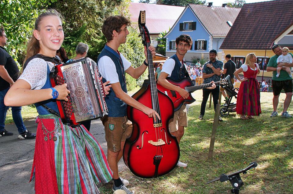 Kellergasslfest Tieschen - die herbstliche Flaniermeile - Impression #1