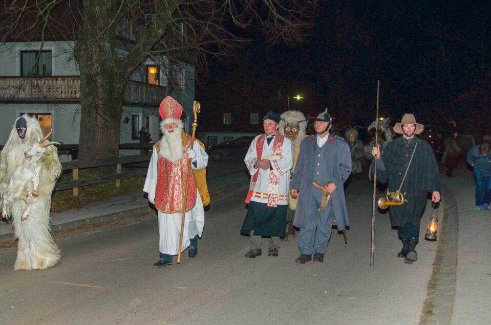 Krampusspiel of the Nikologruppe Kumitz at Bäckerei Schlömmer - Impression #1