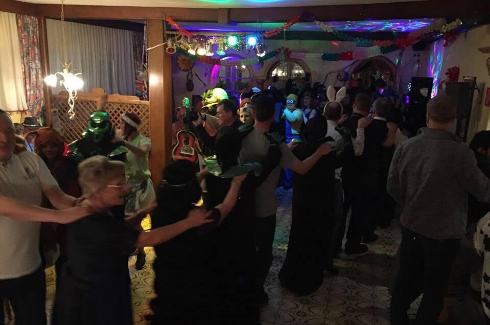 Moser Hausball, Tauplitz, ausgelassene Stimmung | © Gasthof Moser