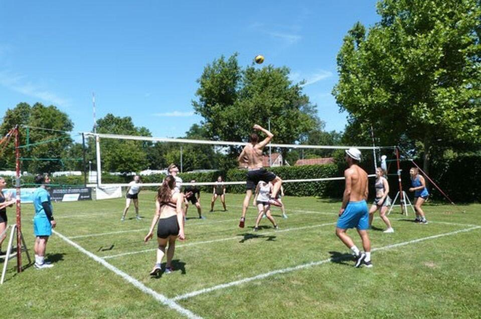 Rasen-Volleyball-Turnier | © TuS Bad Radkersburg