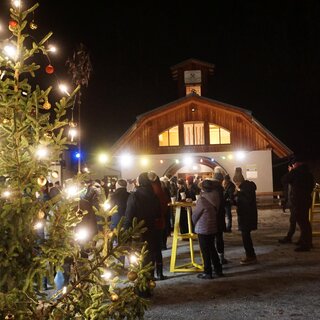 Weihnachtsmarkt vor Bergbaumuseum_Oststeiermark | © Monika Breitegger