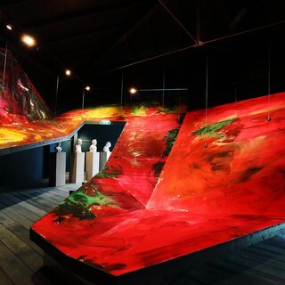 Steiermark Schau Pavillon | © Steiermark-Pavillon mit Werk von Herbert Brandl, Gebirge, 2025; Bild: Universalmuseum Joanneum/ J.J. Kucek