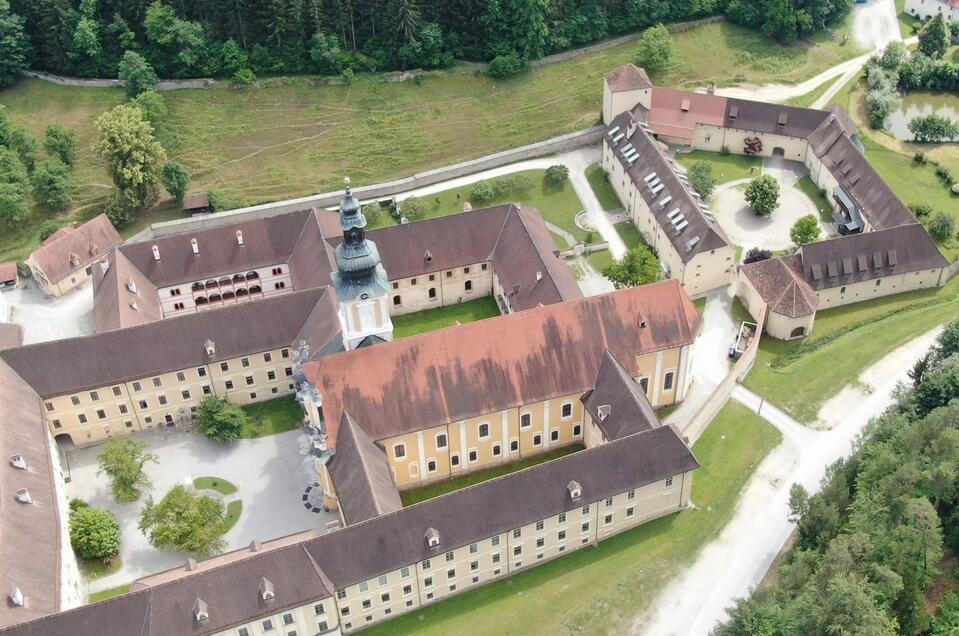 Wehrmauern um das Stift Rein | © Stift Rein