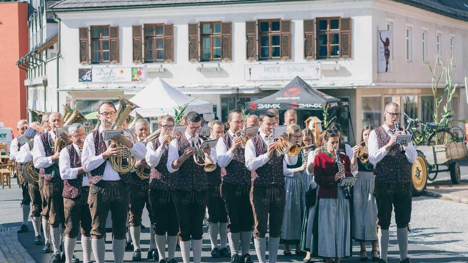 Musikkapelle beim Umiwechs´ln | © UMIWECHS´LN Marketing