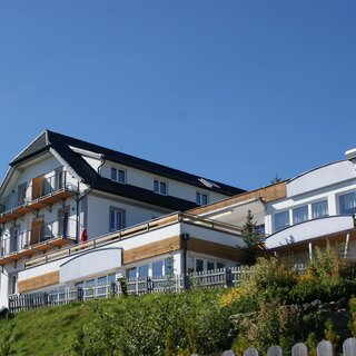 Familienhotel Berger_Außenansicht_Oststeiermark | © Familienhotel Berger