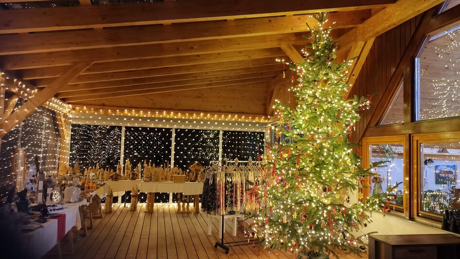 Christbaum bei der Adventausstellung | © Flourl´s Schenke