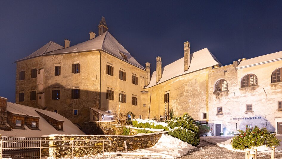 Innenhof der Burg Rabenstein mit Schnee | © Region Graz-Harry Schiffer