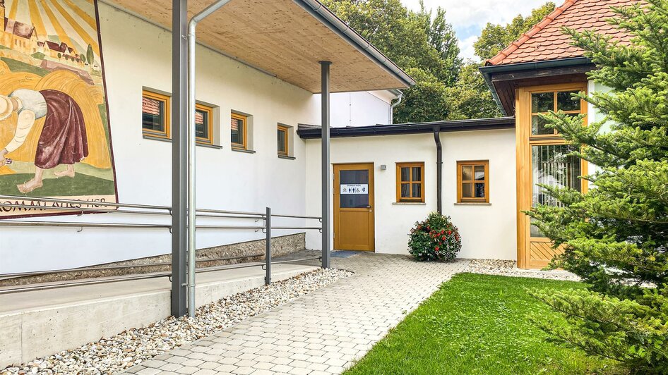 Öffentliche Toilette beim Pfarr-Gemeinde-Haus | © TVB Bad Waltersdorf