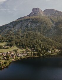 Altausseer See mit Dorf und Loser | © TVB Ausseerland Salzkammergut-Katrin Kerschbaumer | TVB Ausseerland Salzkammergut-Katrin Kerschbaumer | © TVB Ausseerland Salzkammergut-Katrin Kerschbaumer