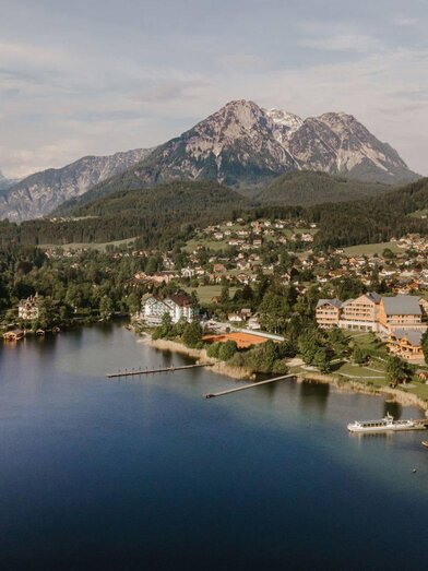 Altausseer See, Altausse, von oben mit Sarstein | © TVB Ausseerland Salzkammergut_Katrin Kerschbaumer | TVB Ausseerland Salzkammergut_Katrin Kerschbaumer | © TVB Ausseerland Salzkammergut_Katrin Kerschbaumer