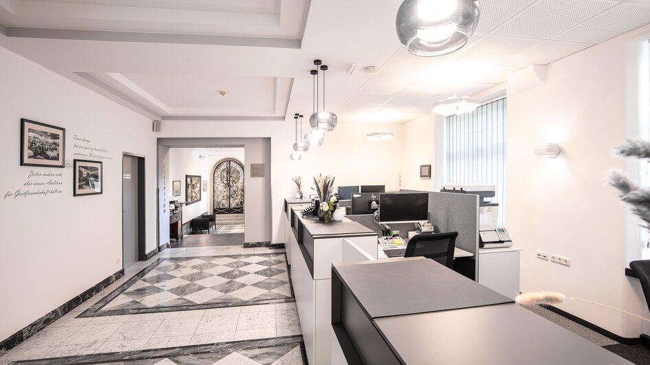 RECEPTION / EINGANG