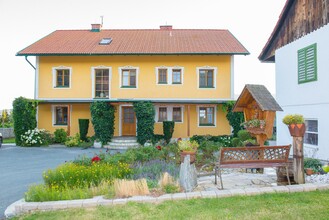 Farm Polzhofer_House_Eastern Styria | © Helmut Schweighofer
