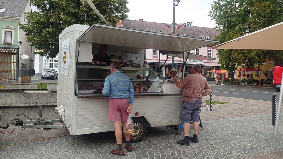 Verkaufsstand am Bauernmarkt in Friedberg | © Stadtgemeinde Friedberg