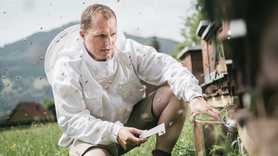 Andreas Fluch mit seinen Bergbienen | © Stefan Leitner