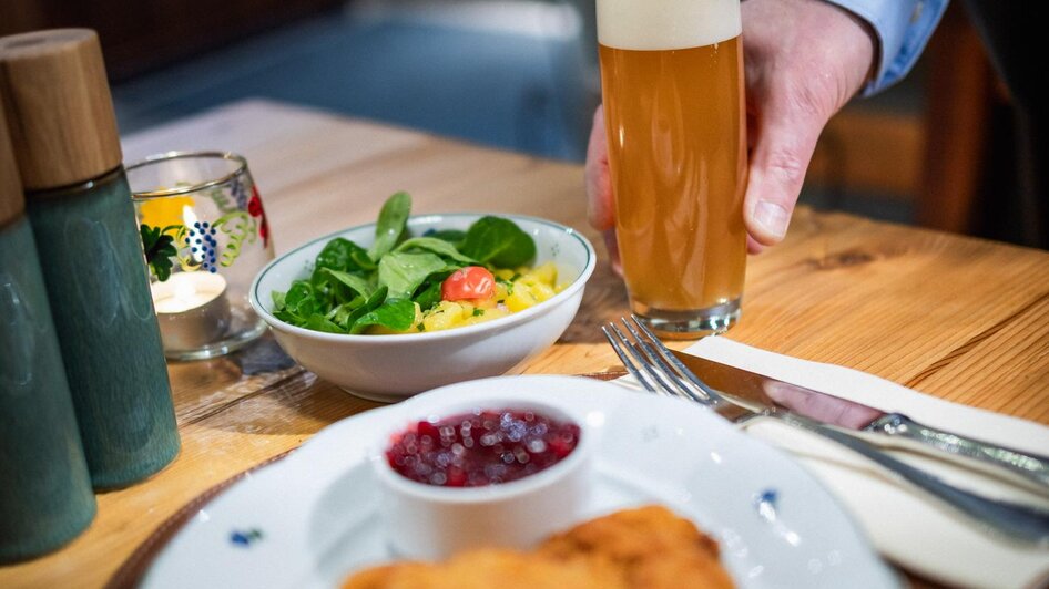 Schnitzel mit Bier | © Fred Lindmoser, lifepictures.at