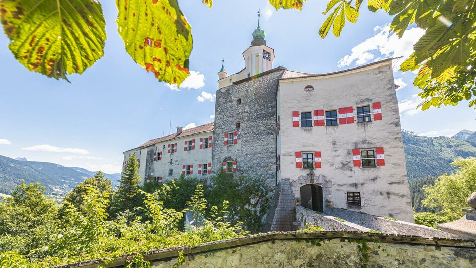 Die weitum sichtbare Burg Strechau | © Thomas Sattler