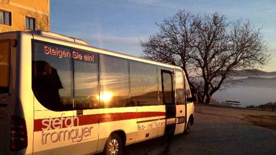 BusfirmaTromayer_Bus am Morgen_Oststeiermark | © Bus- und Taxiunternehmen Tromayer