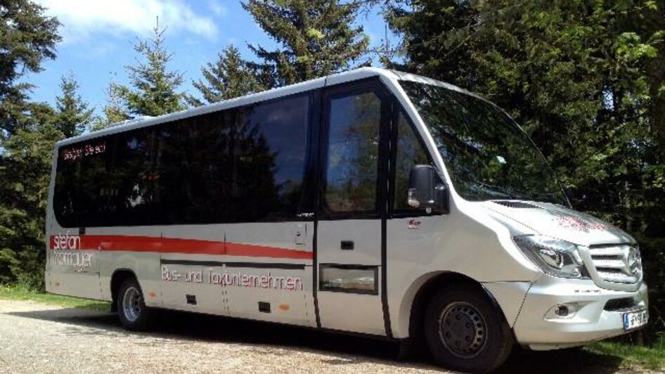 Busunternehmen Tromayer_Bus seitlich_Oststeiermark | © Busunternehmen Tromayer