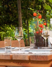 gedeckter Tisch im Garten | © Buschenschank Huber | Familie Huber | © Buschenschank Huber
