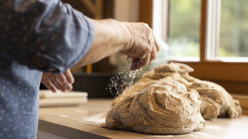 Brotbacken + Copyright | Lisa Resatz_Moonpower | © Lisa Resatz_Moonpower Brotbacken + Copyright | © Lisa Resatz_Moonpower
