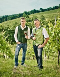 Familie Weber im Weingarten | © Weingut Weber | Foto Augenblick | © Weingut Weber