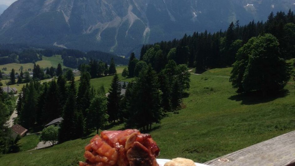 Pfannerhütte, Stelze mit Kraut und Knödel,Tauplitz | © Mario Seebacher