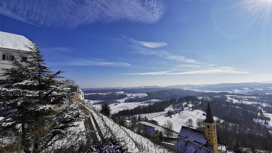 Winterlicher Blick von Schloss Kapfenstein | © Spiritour.at