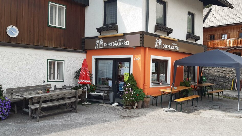 Dorfbäckerei mit Sitzgelegenheit, Tauplitz | © TVB Ausseerland Salzkammergut/Raunigg