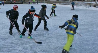 Natural swimming pond Gruber_Ice hockey_Eastern Styria | © Tourismusverband Oststeiermark