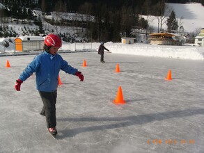 Eislaufplatz Ratten_Kind am Platz_Oststeiermark | © ESV Ratten