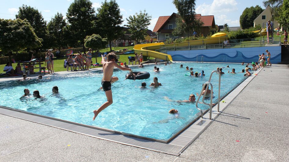 Freibad Strallegg_Ansicht_Oststeiermark | © Freibad Strallegg