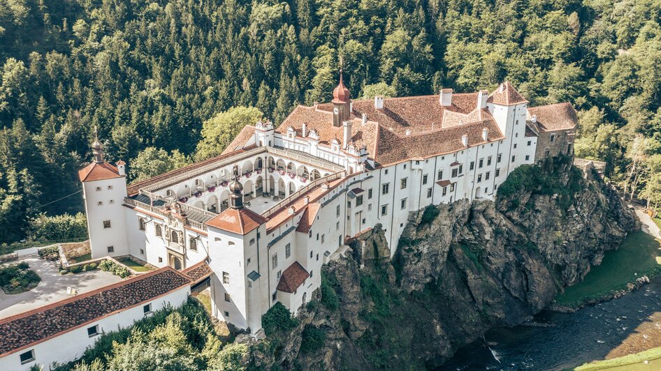 Gartenschloss_Luftansicht_Oststeiermark | © Gartenschloss Herberstein