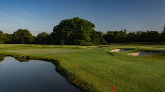 Golf turf with sand holes and pond | © GC Grazer MurAuen