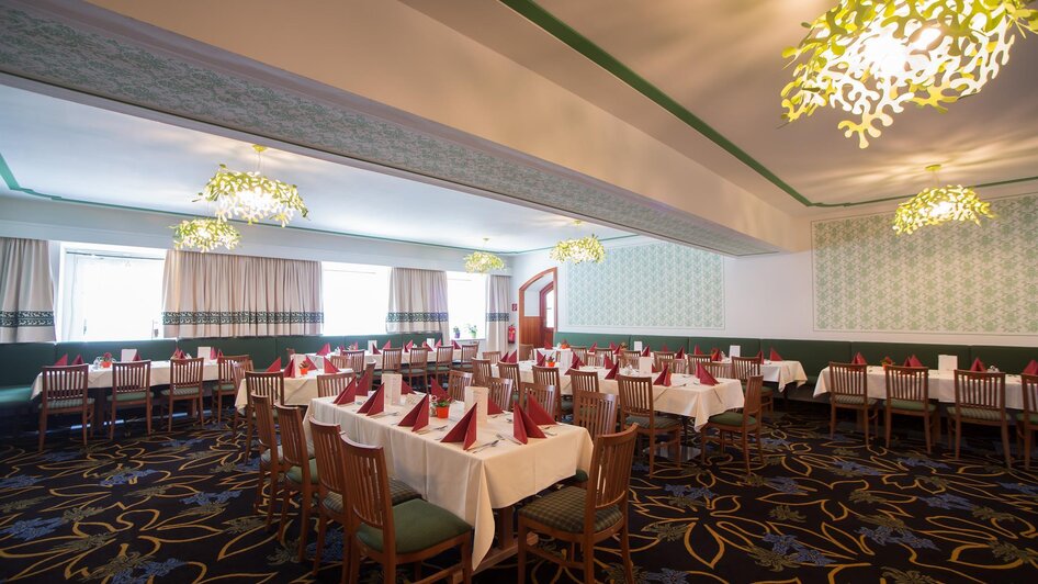 Das Restaurant von innen. | © www.weisser-hirsch.at