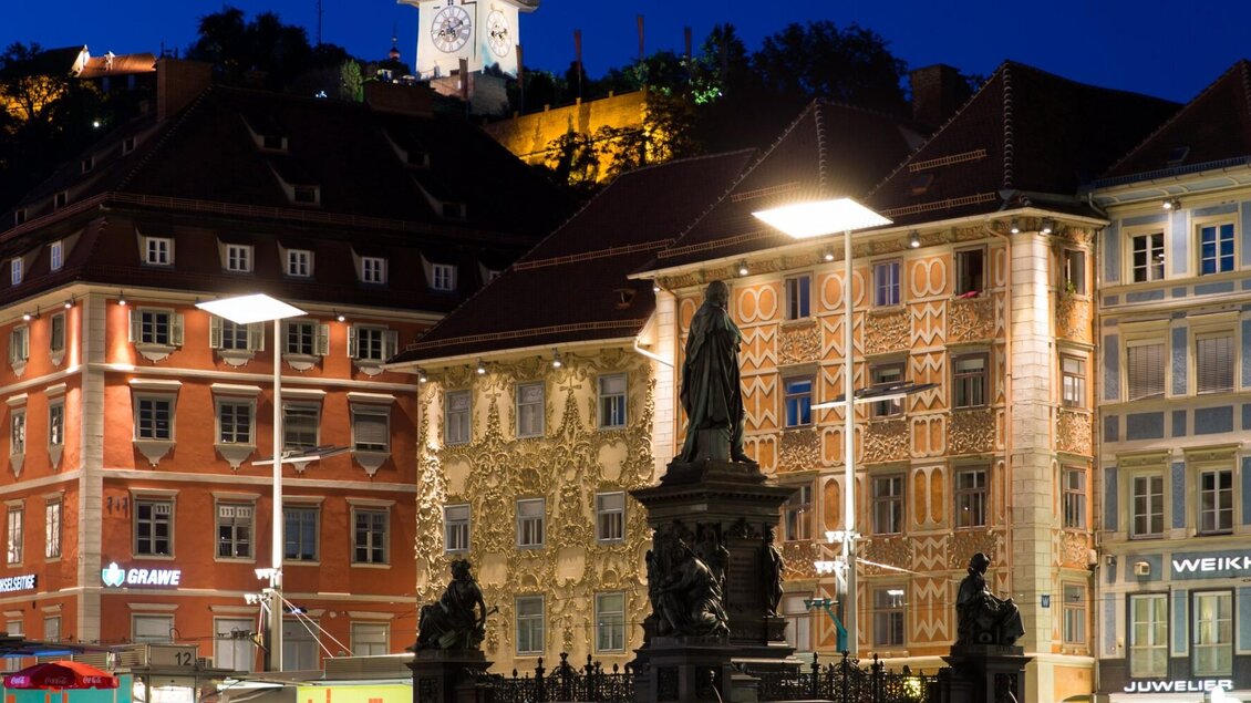 Hauptplatz Graz bei Nacht mit Uhrturm und Erzherzo | © Graz Tourismus-Harry Schiffer