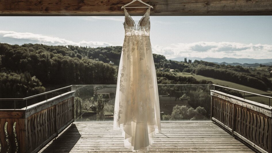 Weingut Georgiberg Brautkleid | Christine Wiener | © Weingut Georgiberg | Christine Wiener Weingut Georgiberg Brautkleid | © Weingut Georgiberg | Christine Wiener
