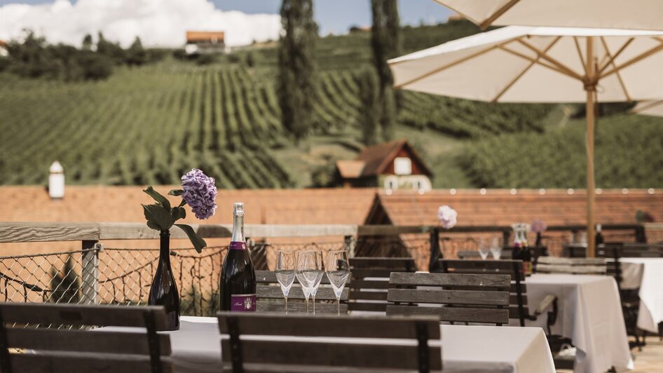 Weingut Georgiberg Tische | Christine Wiener | © Weingut Georgiberg | Christine Wiener Weingut Georgiberg Tische | © Weingut Georgiberg | Christine Wiener