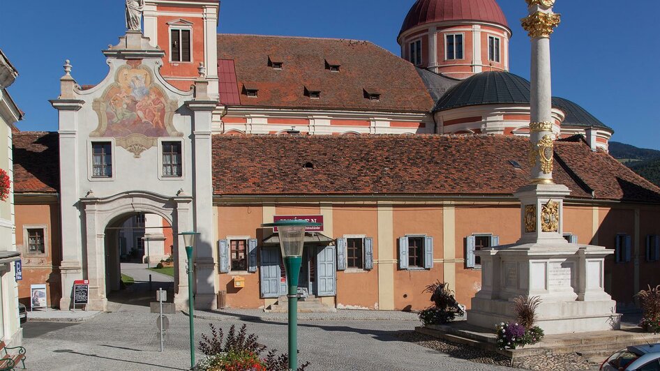 Hauptplatz Pöllau_Mariensäule & Dom_Oststeiermark | © Hauptplatz Pöllau