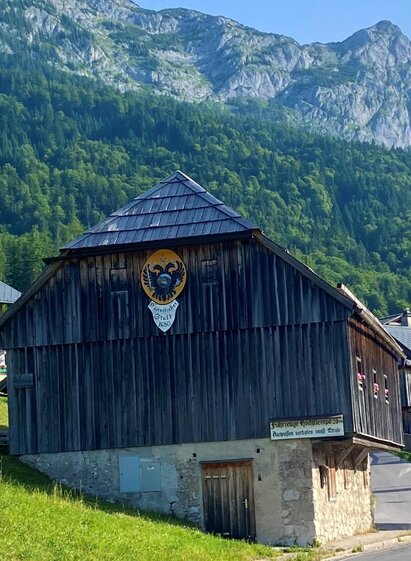 Ortsbeginn, Kaiserlicher Stall | Bettina Scheck | © TVB Ausseerland Salzkammergut/Bettina Scheck