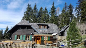 Kaltwiesen cottage_from outside_Eastern Styria | © Kaltwiesenhütte