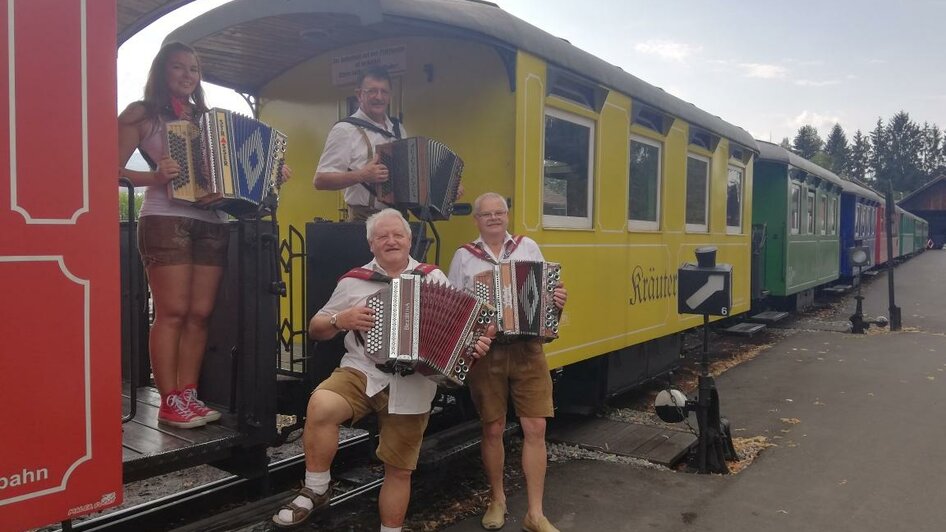 Harmonikaspieler im Flascherlzug | © Stainzer Flascherlzug