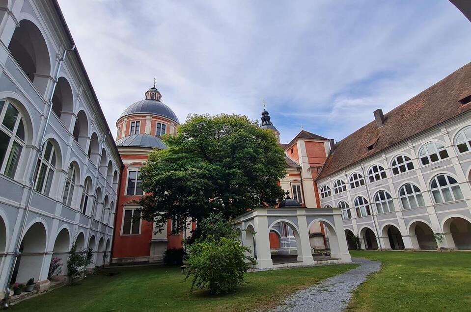 Kriegerdenkmalhof Pöllau - Impression #1 | © Gottfried Rohrhofer