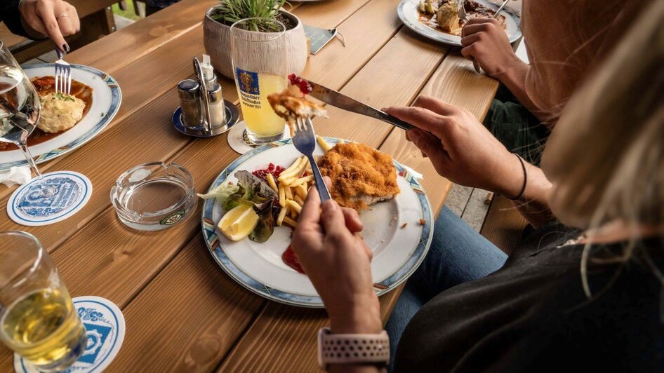 Loserhütte, Altaussee, Schnitzel | ©  Chris Gütl