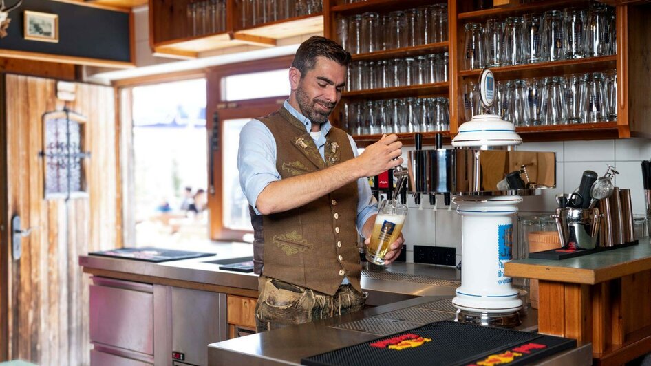 Loserhütte, Altaussee, Getränkeausgabe | ©  Chris Gütl