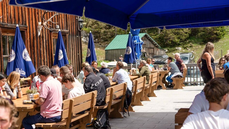 Loserhütte, Altaussee, auf der Terrasse | ©  Chris Gütl